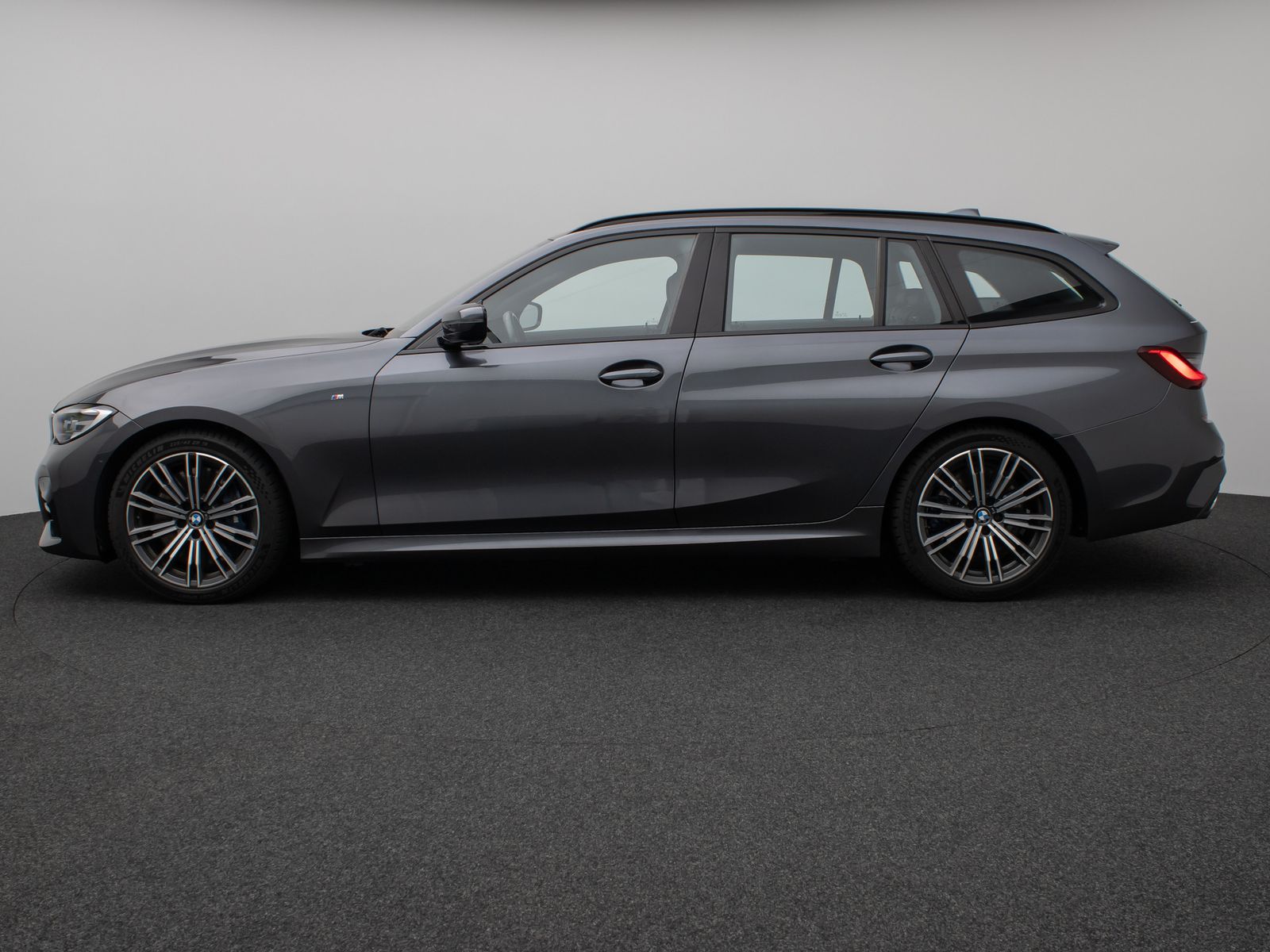 Fahrzeugabbildung BMW 330d M Sport HiFi Lenkradheiz AHK Komfort 18Zoll