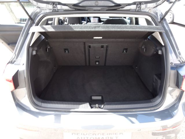 Fahrzeugabbildung Volkswagen Golf VIII Lim. Life/Virtual/LED/Navi/PDC/2.Hd/