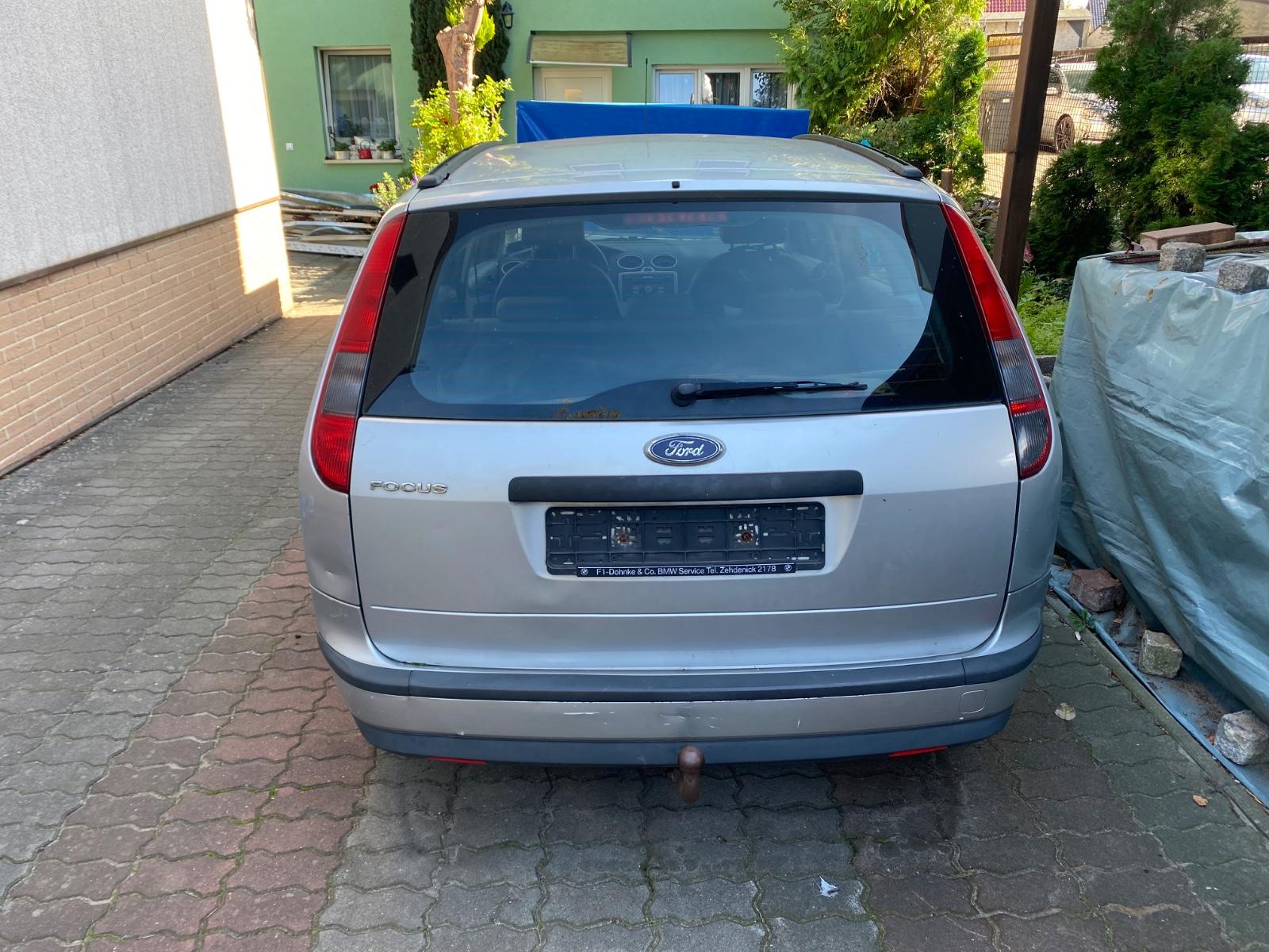 Ford Focus 2006 — rear view