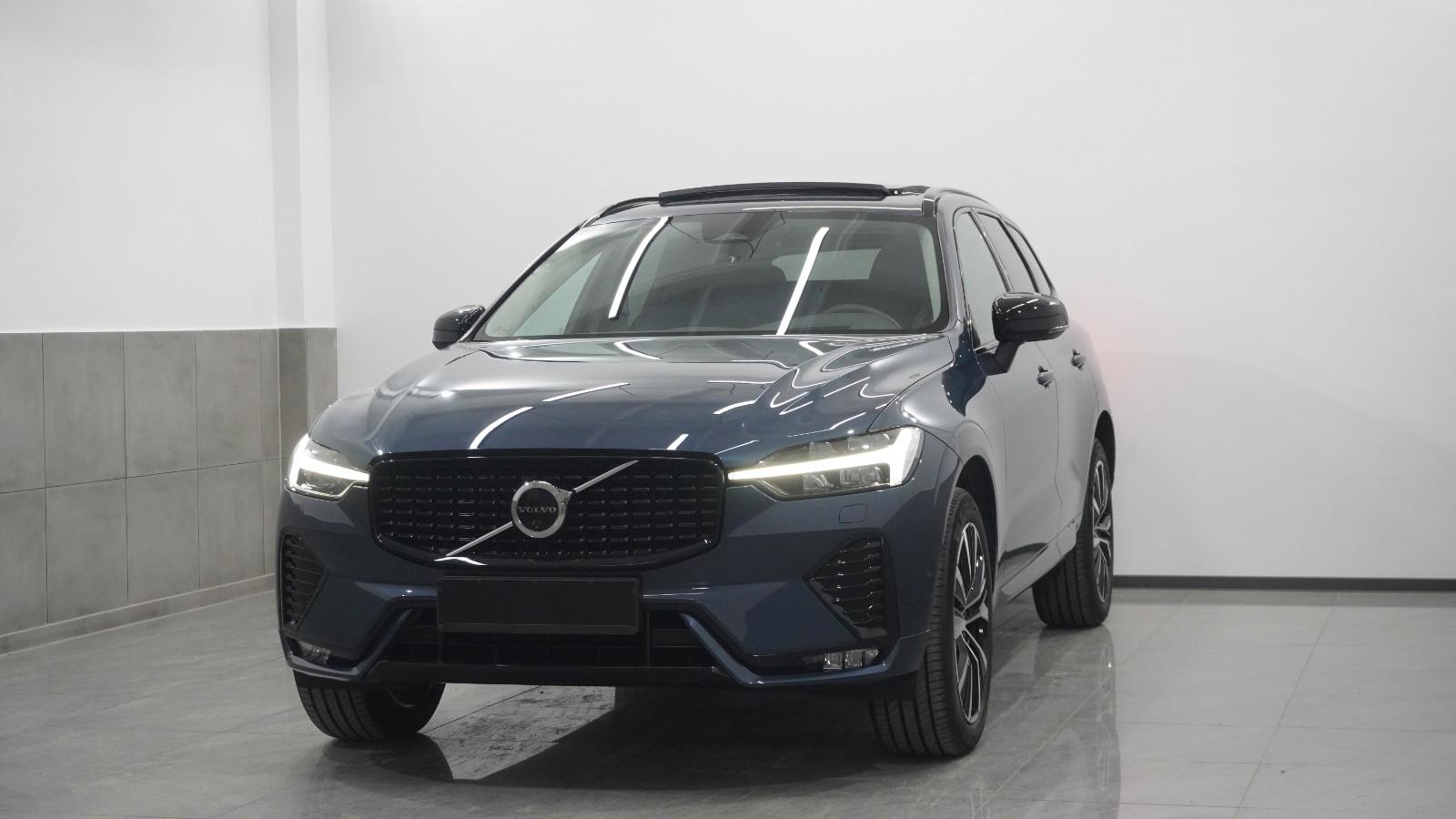Volvo XC60 B5 Ultra Dark AWD Pano/360°/HuD/TWA/ACC/20"