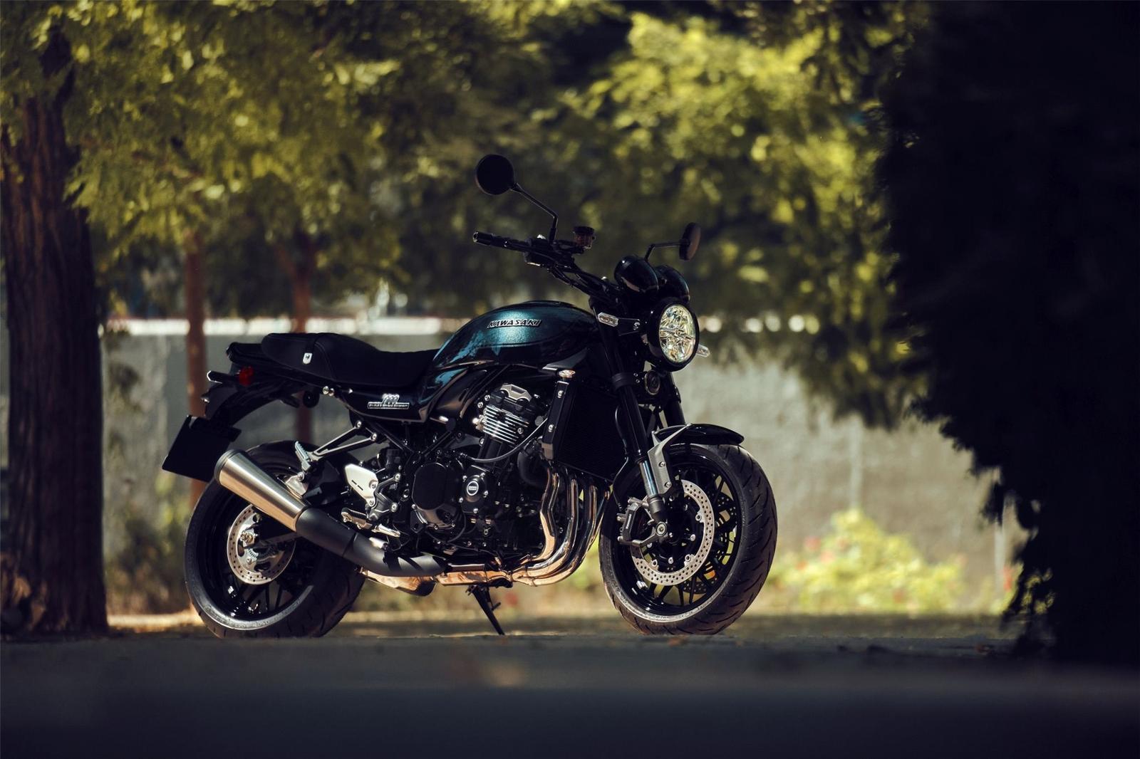 Kawasaki Z900 RS Black Ball Edition Neufahrzeug