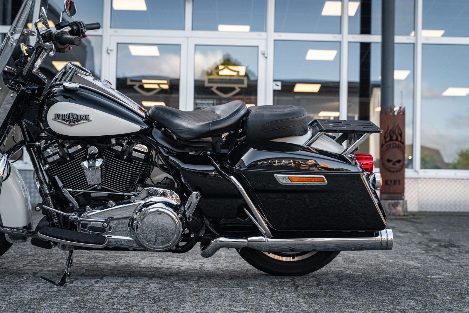 Fahrzeugabbildung Harley-Davidson ROAD KING POLICE FLHP TOURING - JEKILL&HYDE