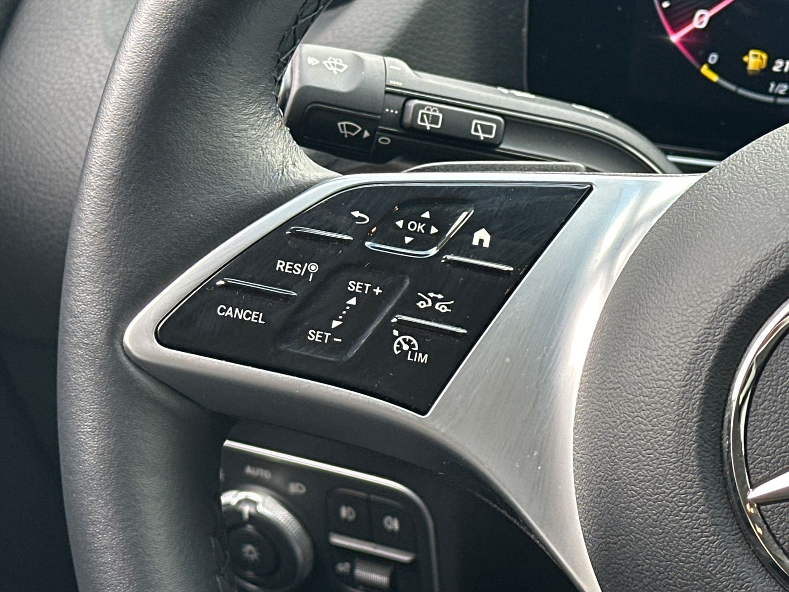Fahrzeugabbildung Mercedes-Benz GLA 250 e Progressive Advanced NAV+LED+ACC