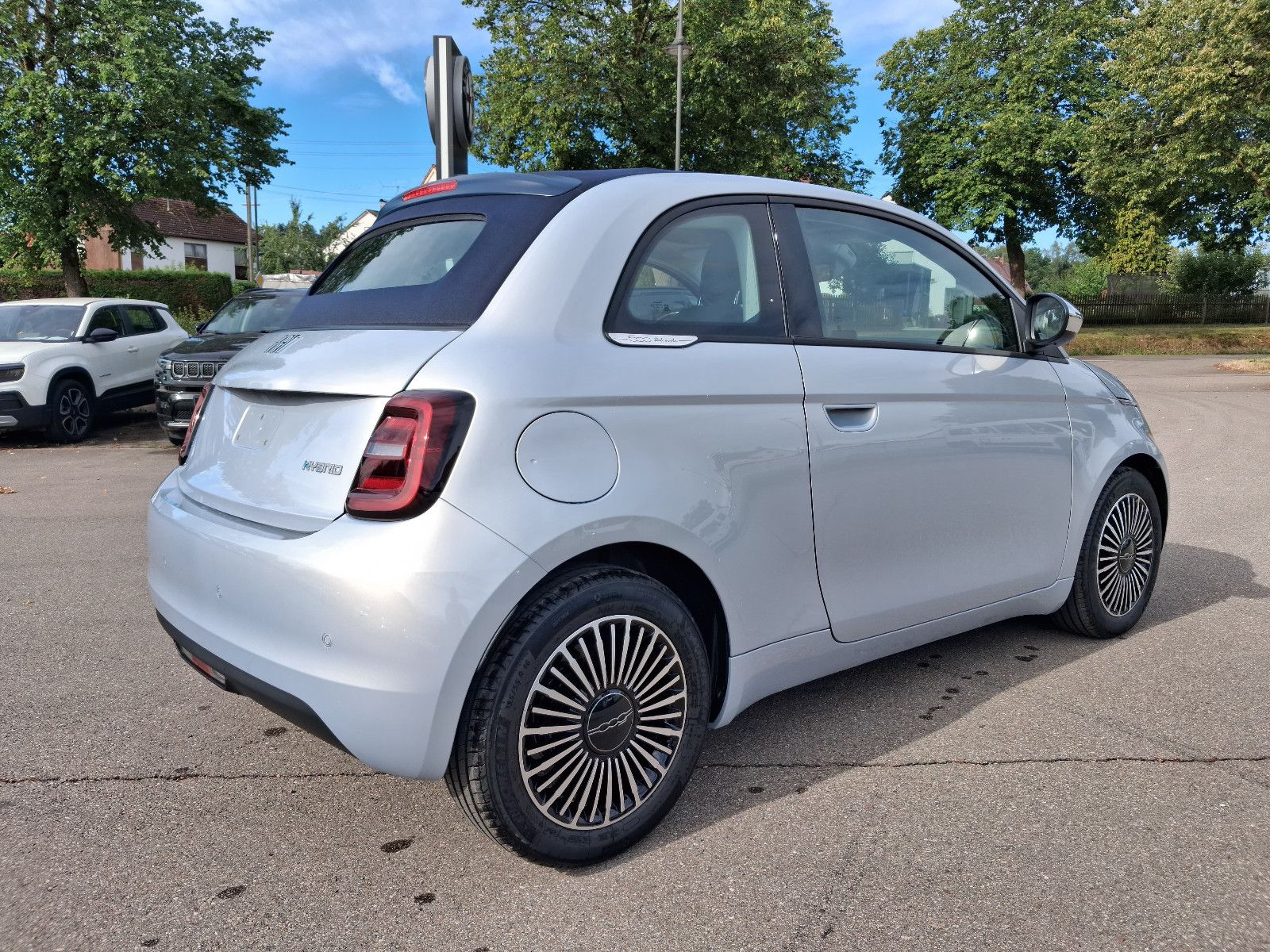 Fahrzeugabbildung Fiat 500 1.0 Hybrid FireFly 48 kW Dolcevita