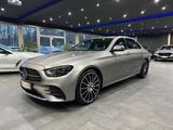 Mercedes-Benz E 450 4Matic AMG / HEAD-UP / Schiebedach / 1HAND - silberne Mercedes-Benz E 450