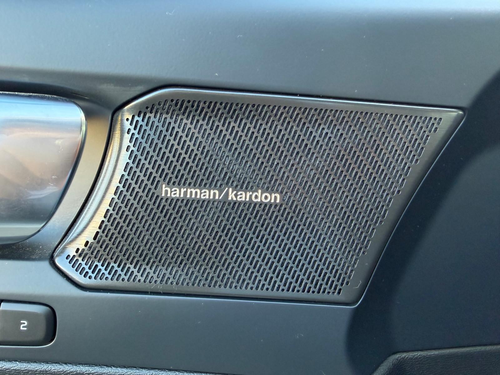 Volvo XC40 B3 Plus Dark Aut.  NAVI+LED+SHZ+CAM+AHK+h/k