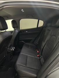 Alfa-Romeo Stelvio - 9