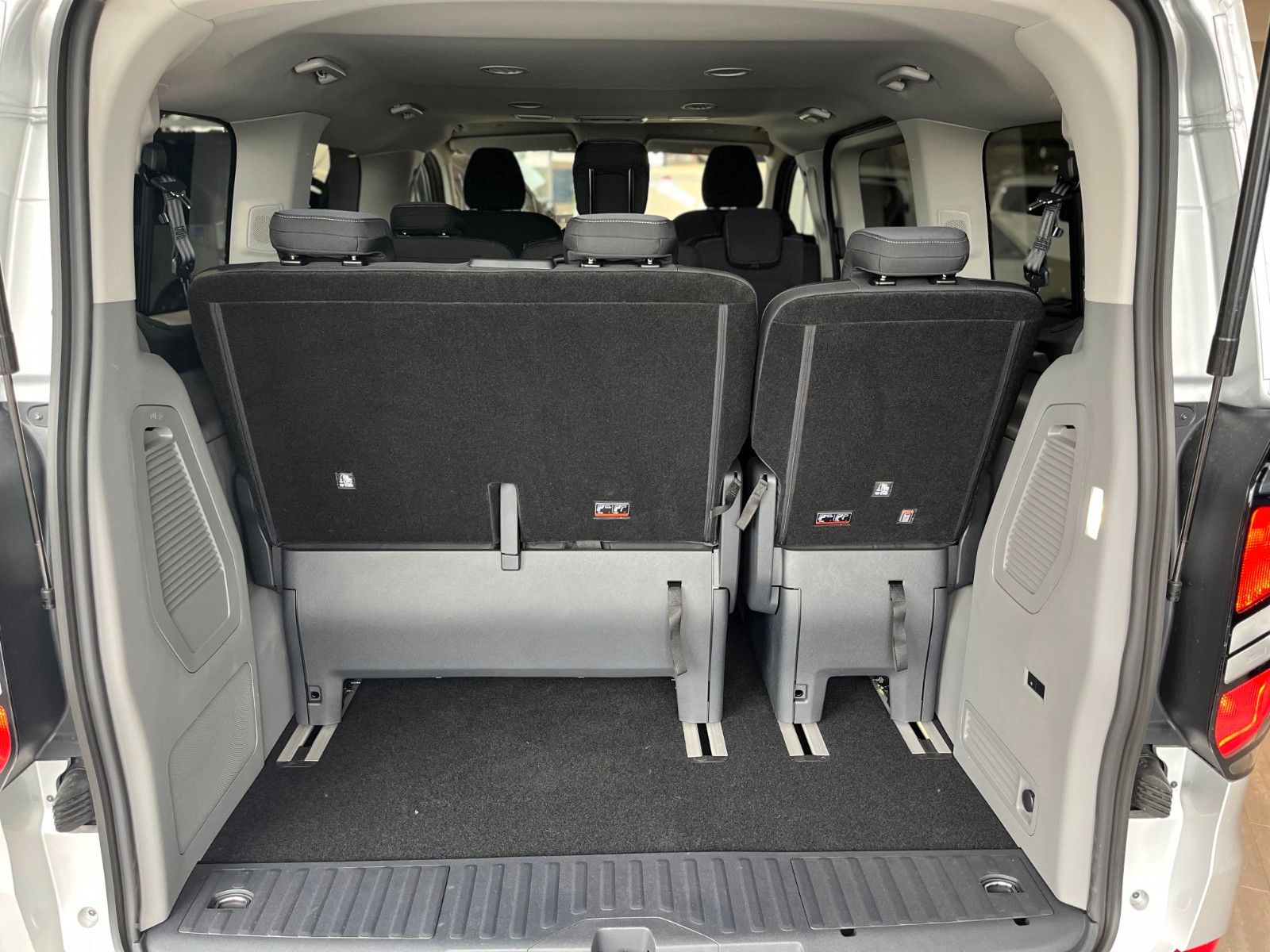 Fahrzeugabbildung Ford Tourneo Custom L1 Titanium AWD Automatik mit AHK
