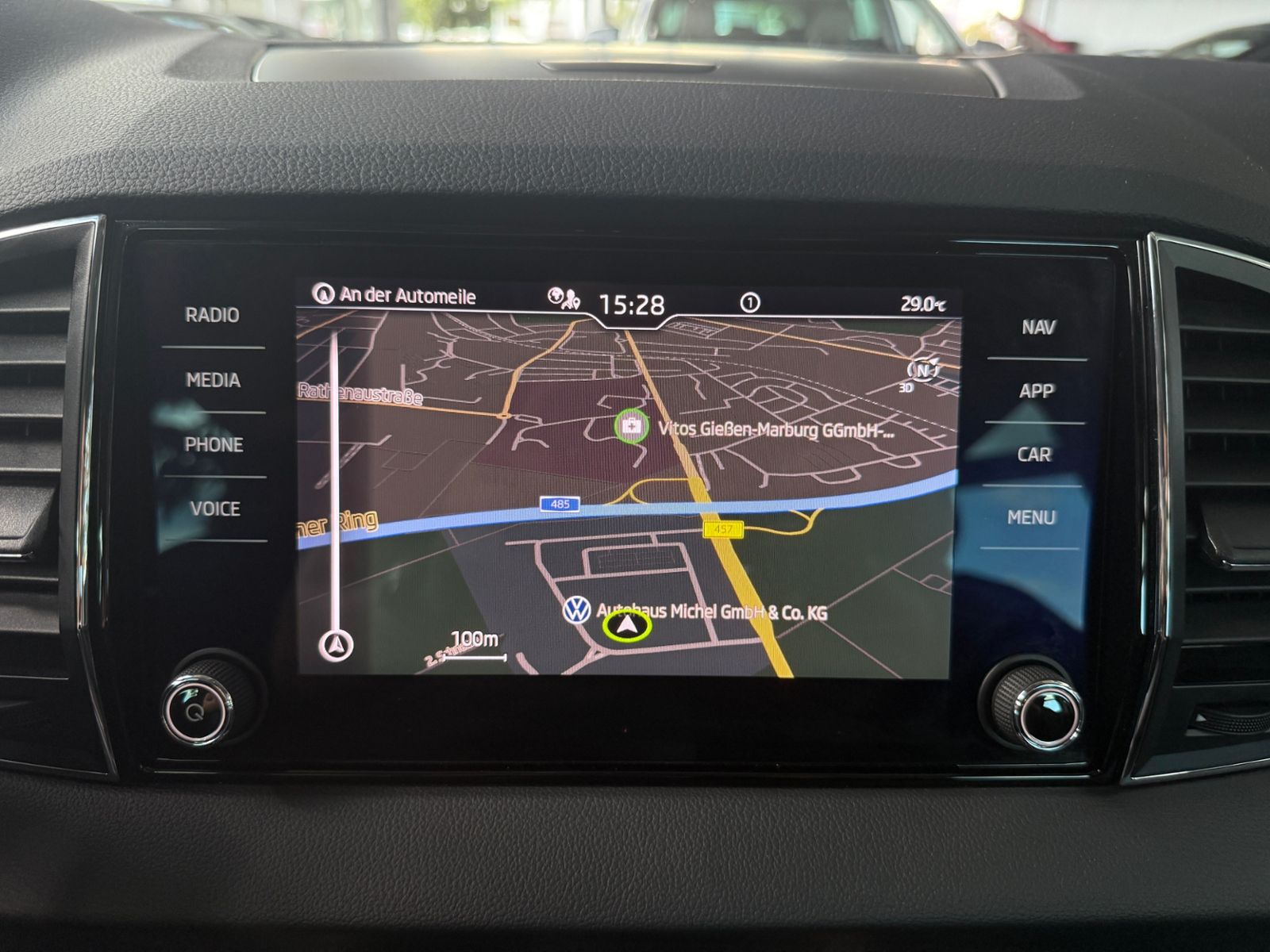 Fahrzeugabbildung SKODA KAROQ 1.5 TSI DSG AHK AMB LED NAVI