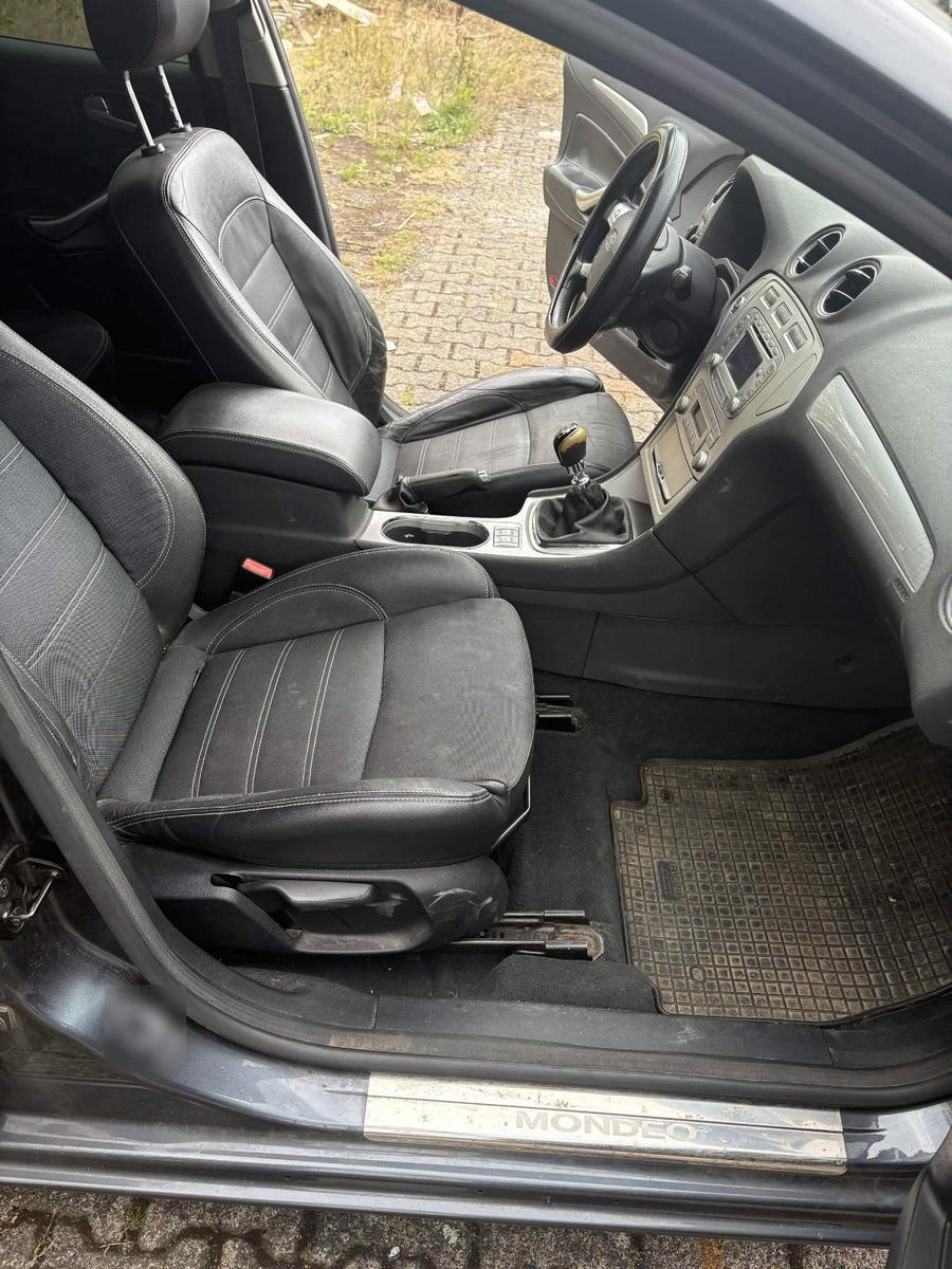 Ford Mondeo 2010 — photo 12