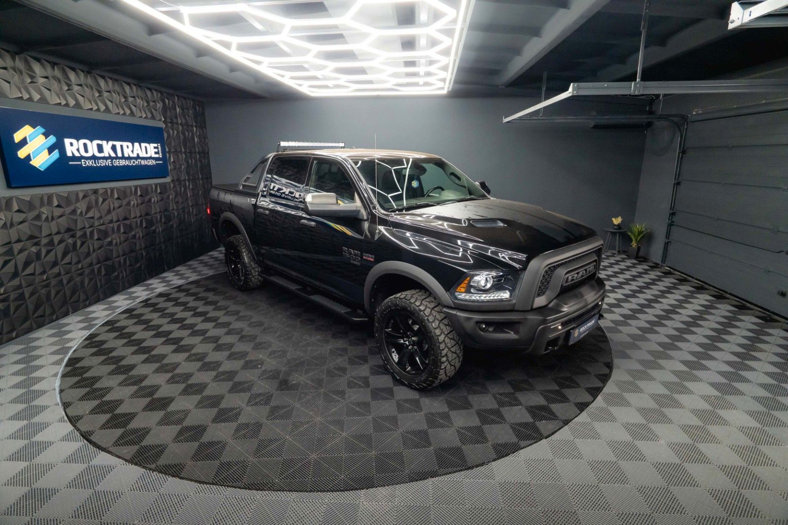 Fahrzeugabbildung Dodge RAM 5.7 V8 HEMI 4x4 Sport OFFROAD Night WARLOCK