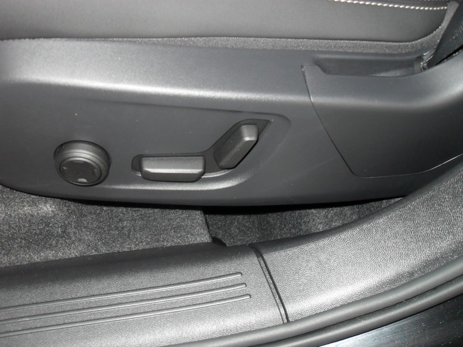 Fahrzeugabbildung Volvo XC40 B4 Plus Black Edition | 360° | Pamora.