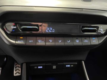 Fahrzeugabbildung Hyundai BAYON 1.0 T-GDI 48V-Hybrid Intro LED NAVI BOSE