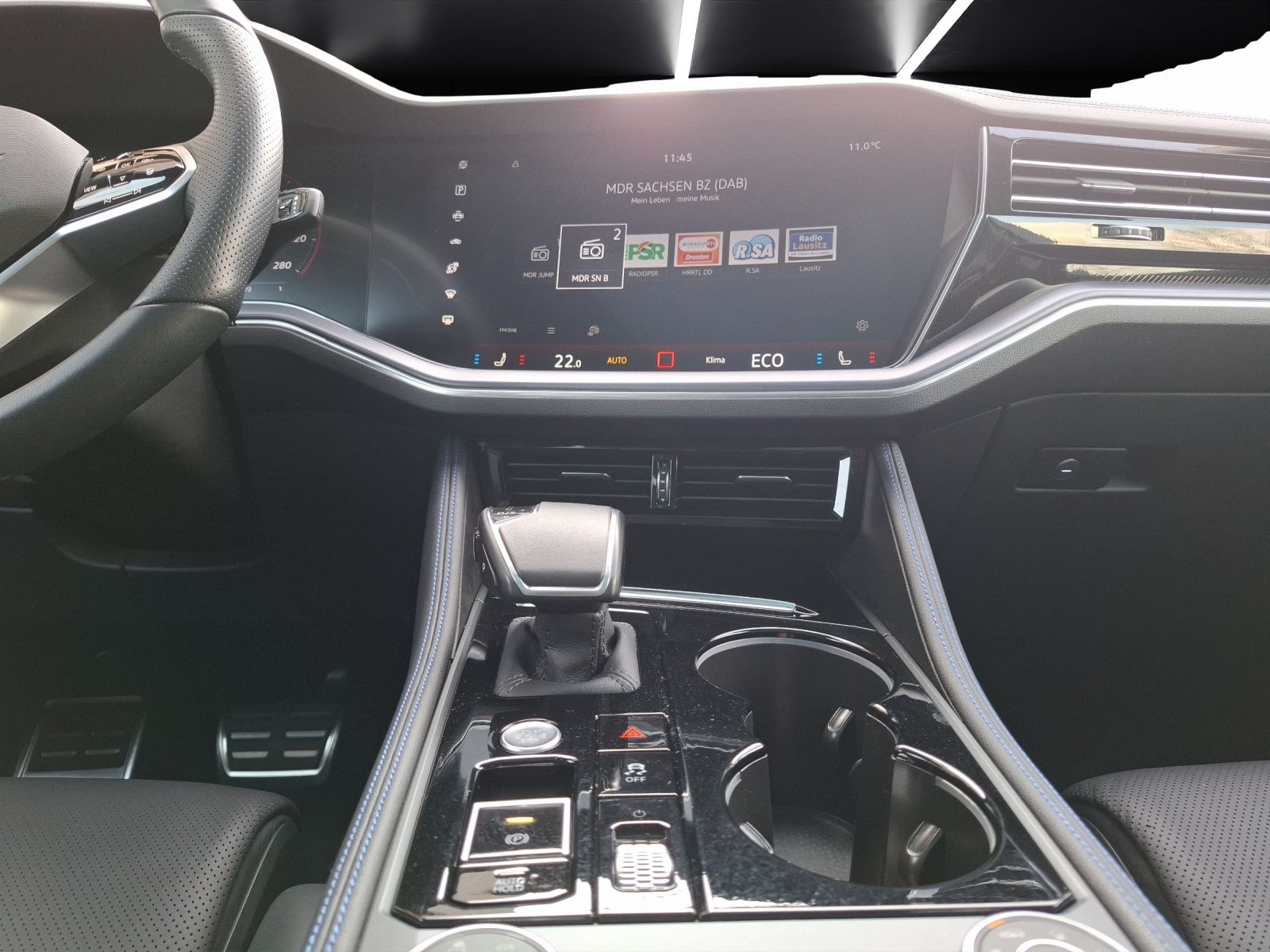 Fahrzeugabbildung Volkswagen Touareg TSI eHybrid R-Line 4M Matrix AHK Pano HU