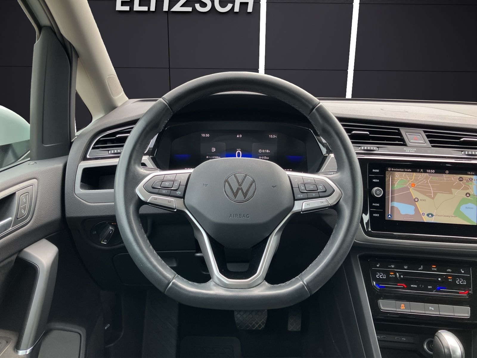 Fahrzeugabbildung Volkswagen Touran TSI Comfortline DSG LED Navi ACC PDC SH