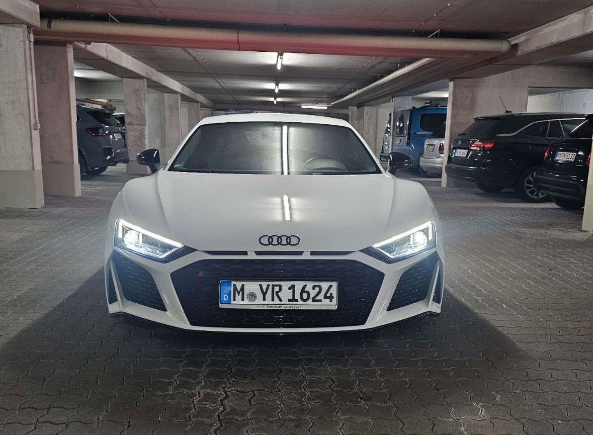 AUDI R8 5.2 FSI RWD S tronic -