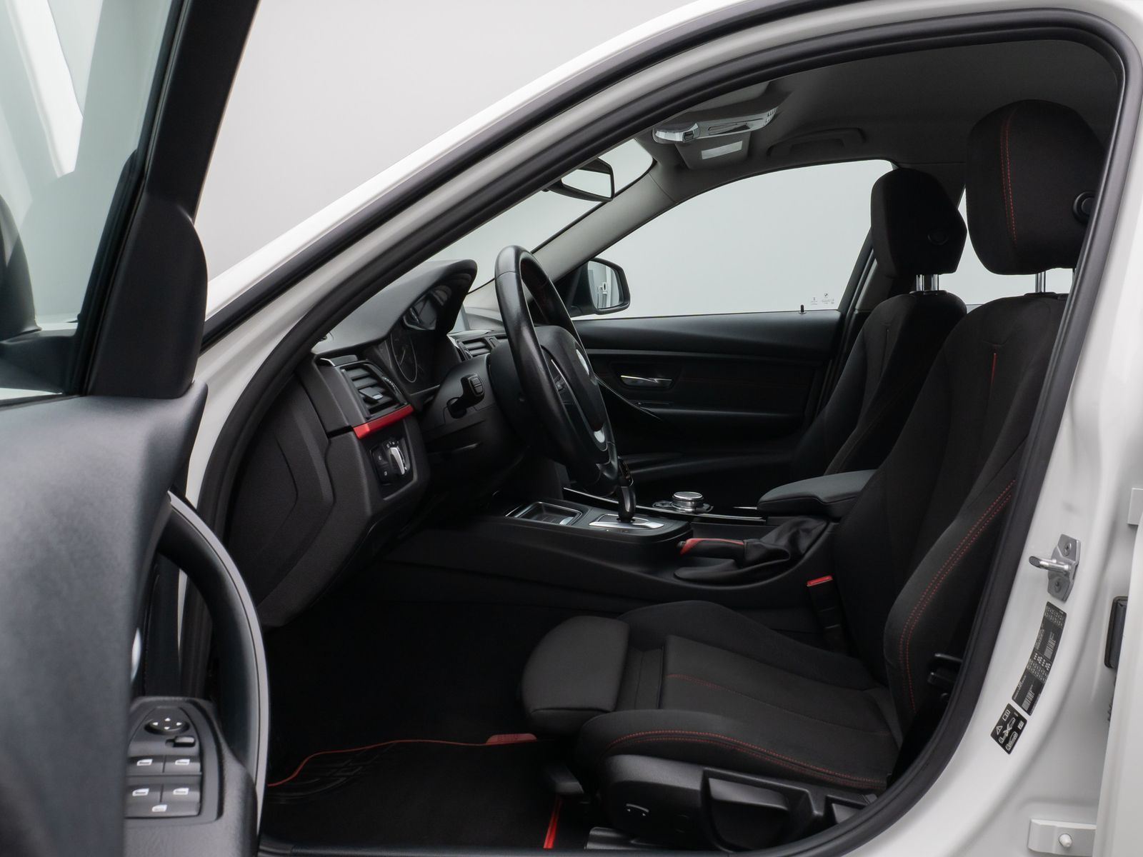 Fahrzeugabbildung BMW 320d Sport Line Xenon NaviPro HUD PDC FernlichtA