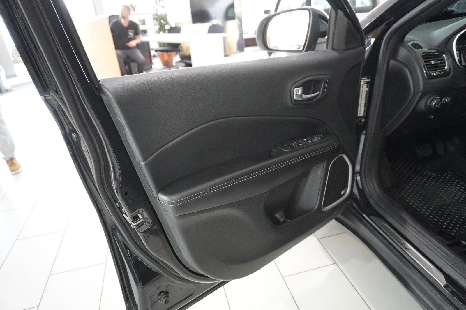 Fahrzeugabbildung Jeep Compass S 1.3T-GDI PHEV AWD SPORT NAVI/SH/KAMERA
