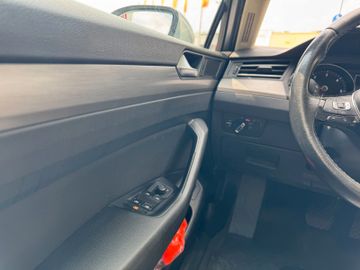 Volkswagen Passat - 12