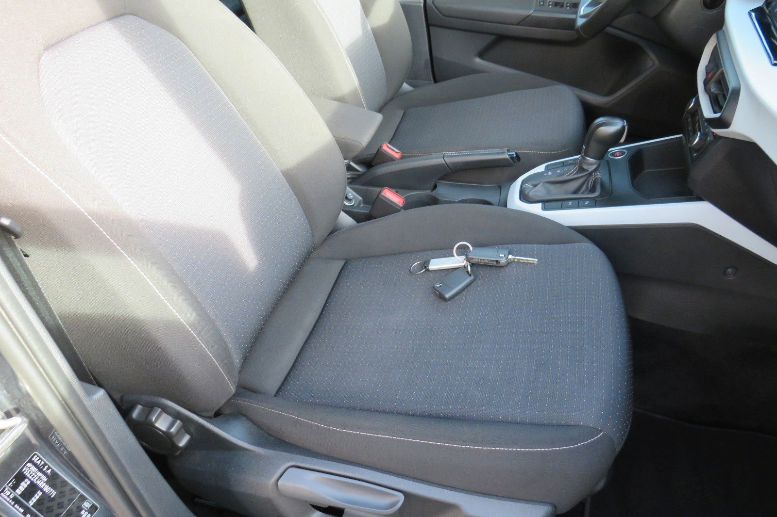 Fahrzeugabbildung SEAT Arona Style DSG GRA KAMERA SITZH. PDC APP-CON 1H