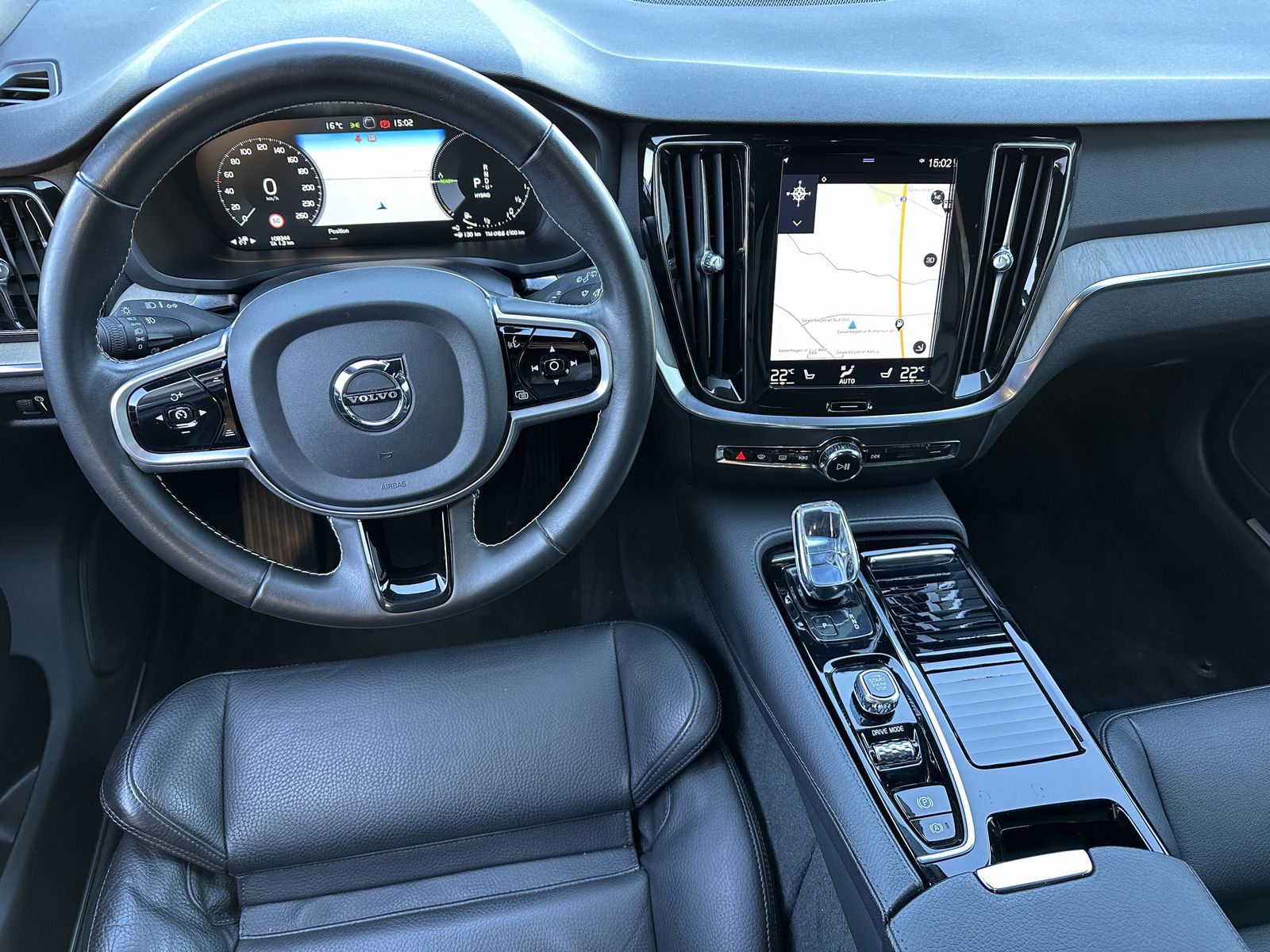 Fahrzeugabbildung Volvo V60 T8 AWD Inscription Hybrid NAV+LED+H&K+18ZOLL