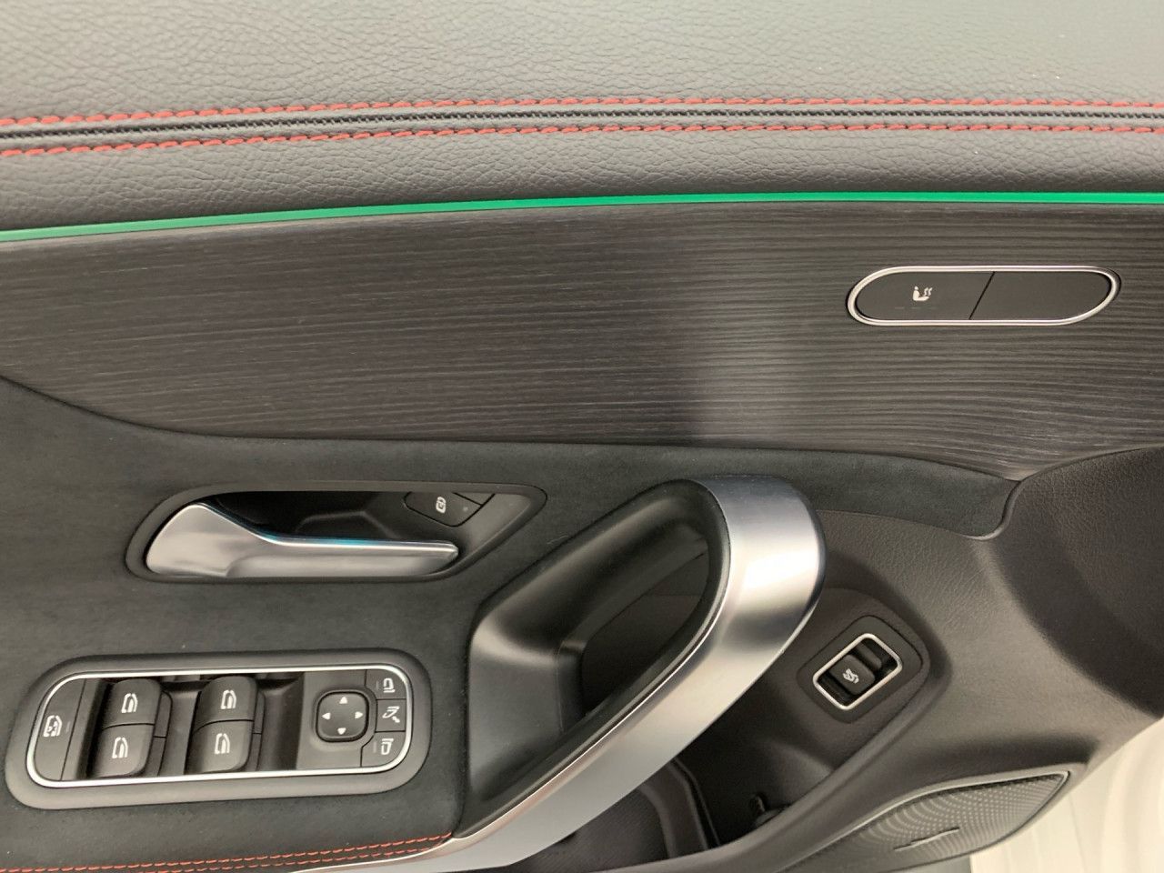 Mercedes-Benz CLA 200 d Edition AMG NIGHT DISTRO PANO 360° foto 14