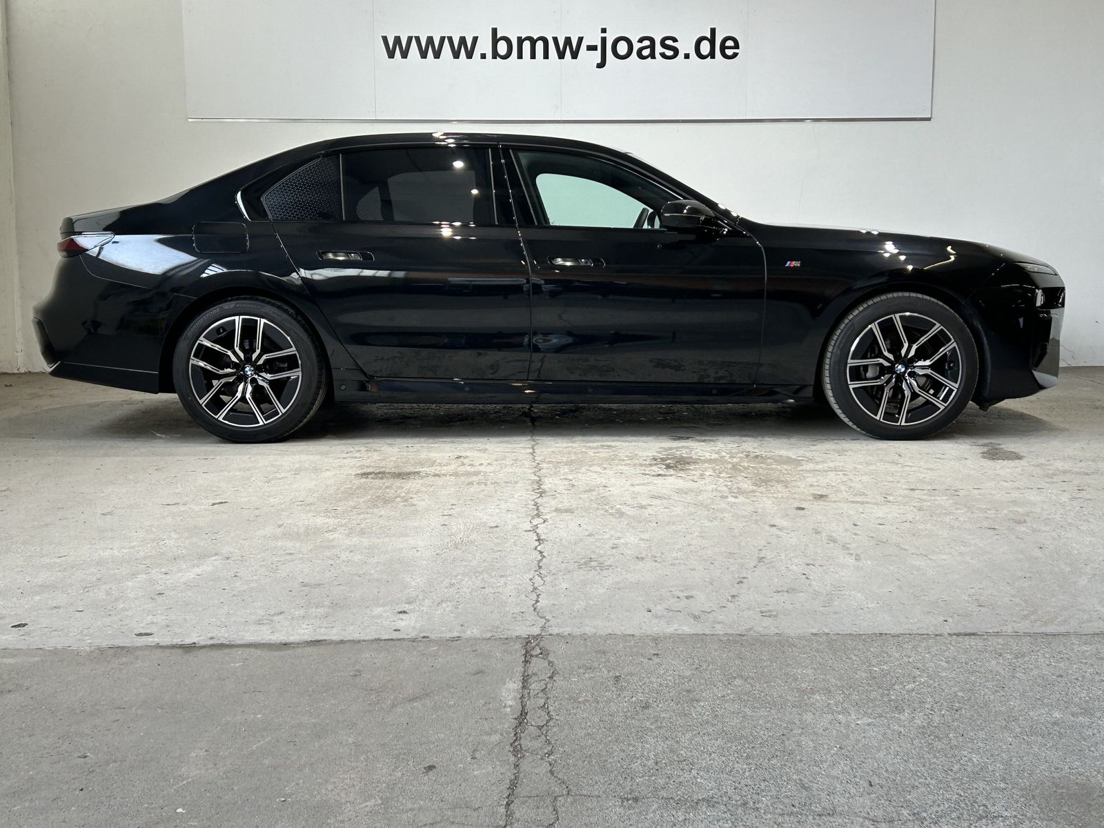 Fahrzeugabbildung BMW 740d xDrive Limousine (M Sportpaket, Sitzbelüftu