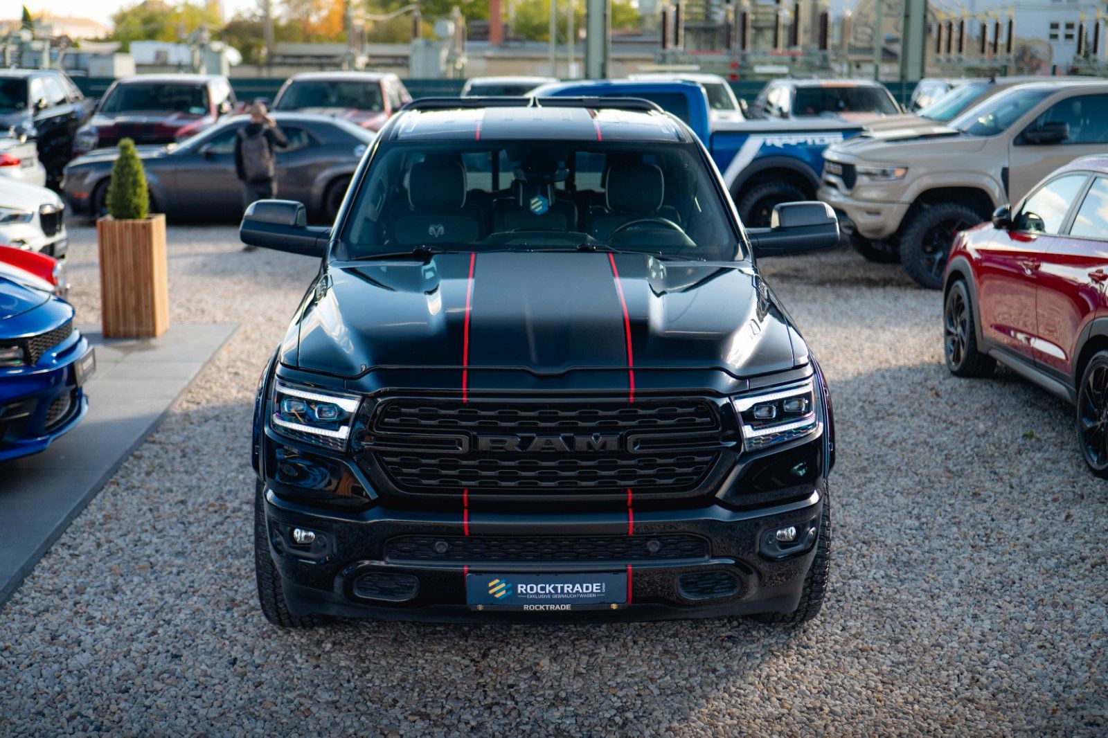 Fahrzeugabbildung Dodge RAM 5.7 V8 HEMI 4x4 OFFROAD Night-Paket LONGBED