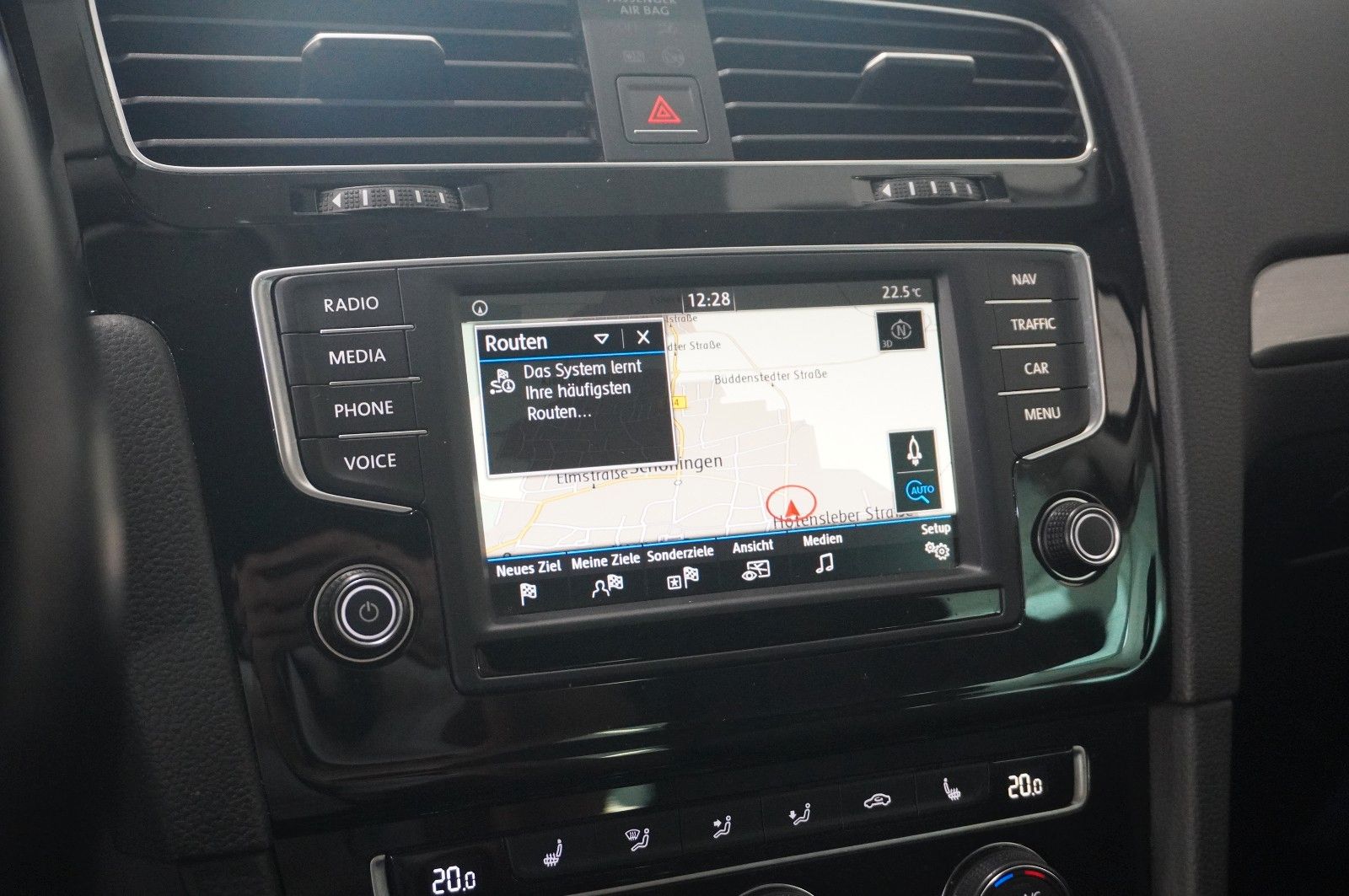 Fahrzeugabbildung Volkswagen Golf VII Lim.  1.2 TSI ALLSTAR NAVI/SHZ/PDC/TEMP