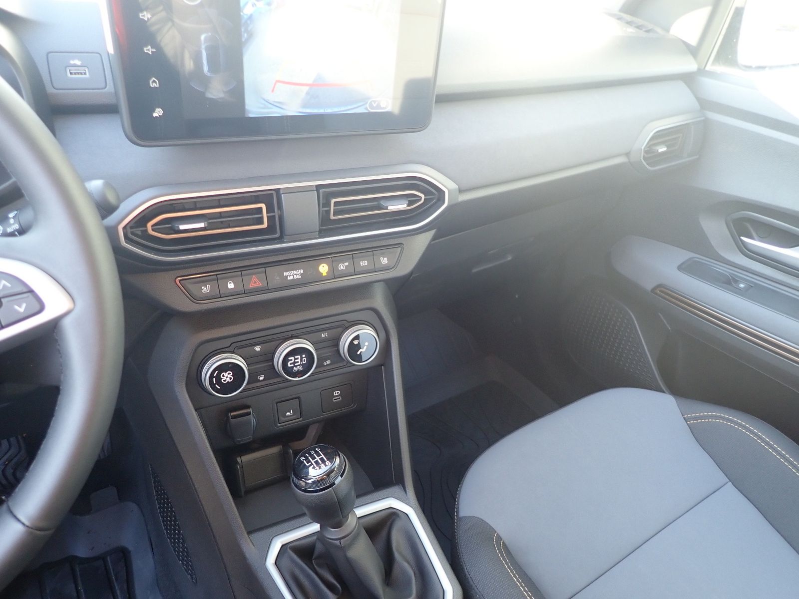Fahrzeugabbildung Dacia Jogger TCe 110 EXTREME+/7-SITZ/SHZ/EPH/RFK/NAVI/