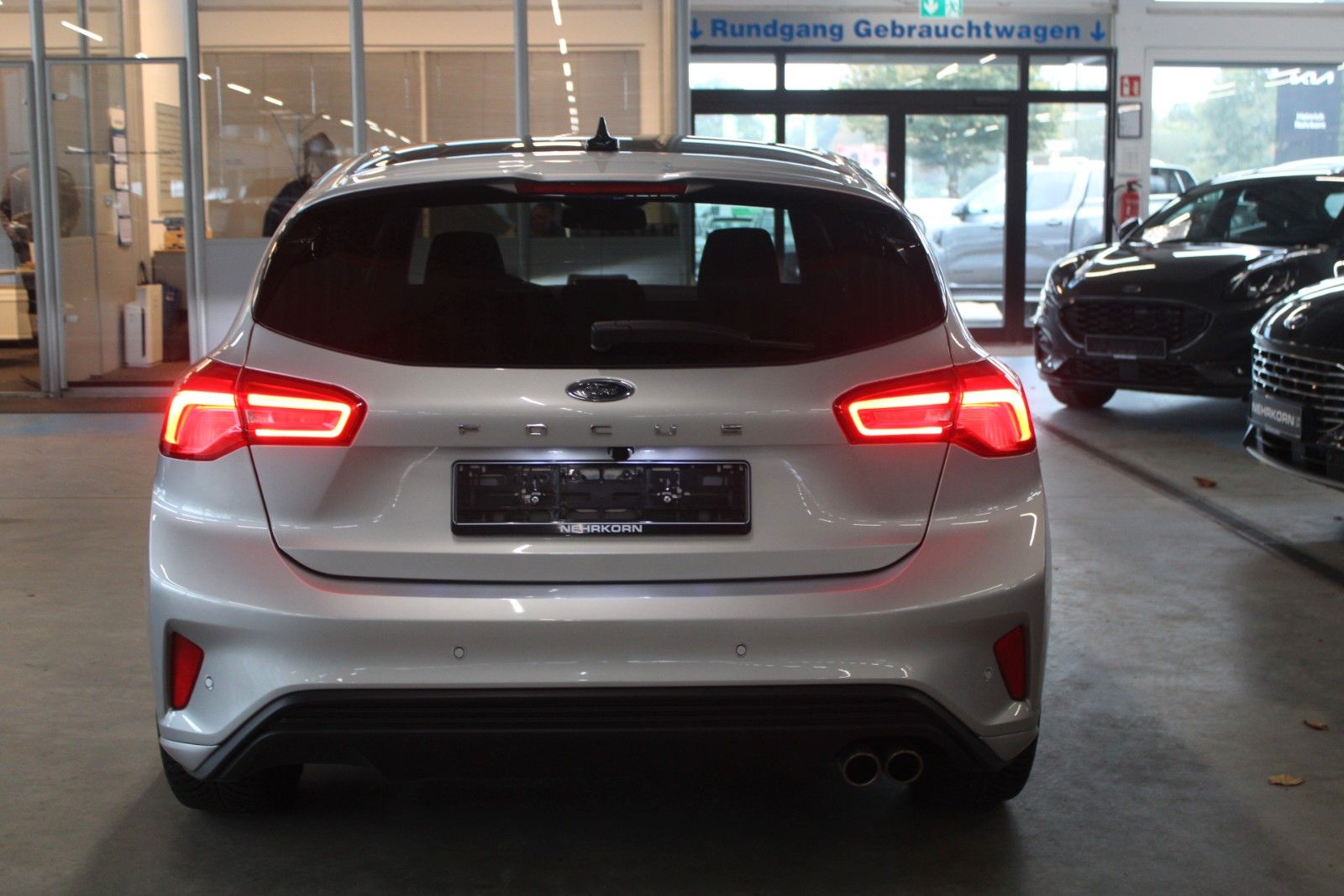 Fahrzeugabbildung Ford Focus 1,5 EB ST-Line Pano HUD LED ACC CAM Winter