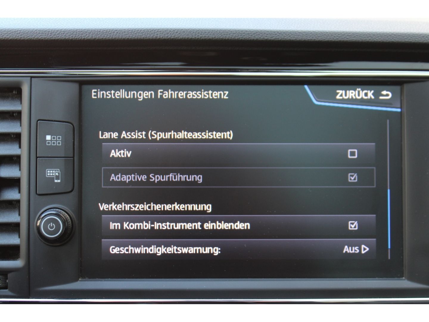 Fahrzeugabbildung SEAT Leon 300 4Drive Cupra Remus H&R DSG ACC LED Pano