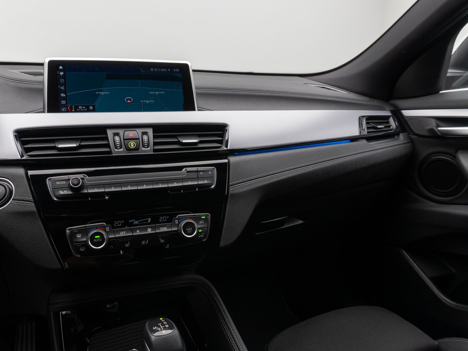 Fahrzeugabbildung BMW X2 xD25e Kamera DAB HiFi Navi Komfort Sport LED