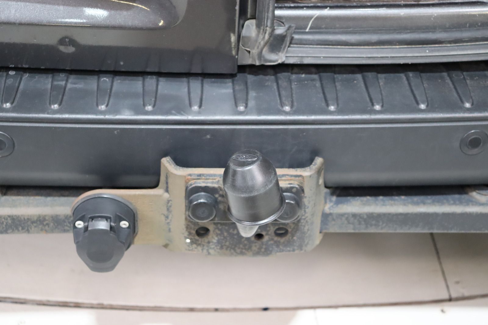 Fahrzeugabbildung Ford Transit Custom Kasten * L2 * Lang * AHK * PDC