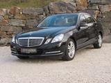 Mercedes-Benz E 200 BlueEFFICIENCY ELEGANCE XENON PARK FSE SH - Mercedes-Benz E 200 mit Benzin-Antrieb: Schwarz, Limousine