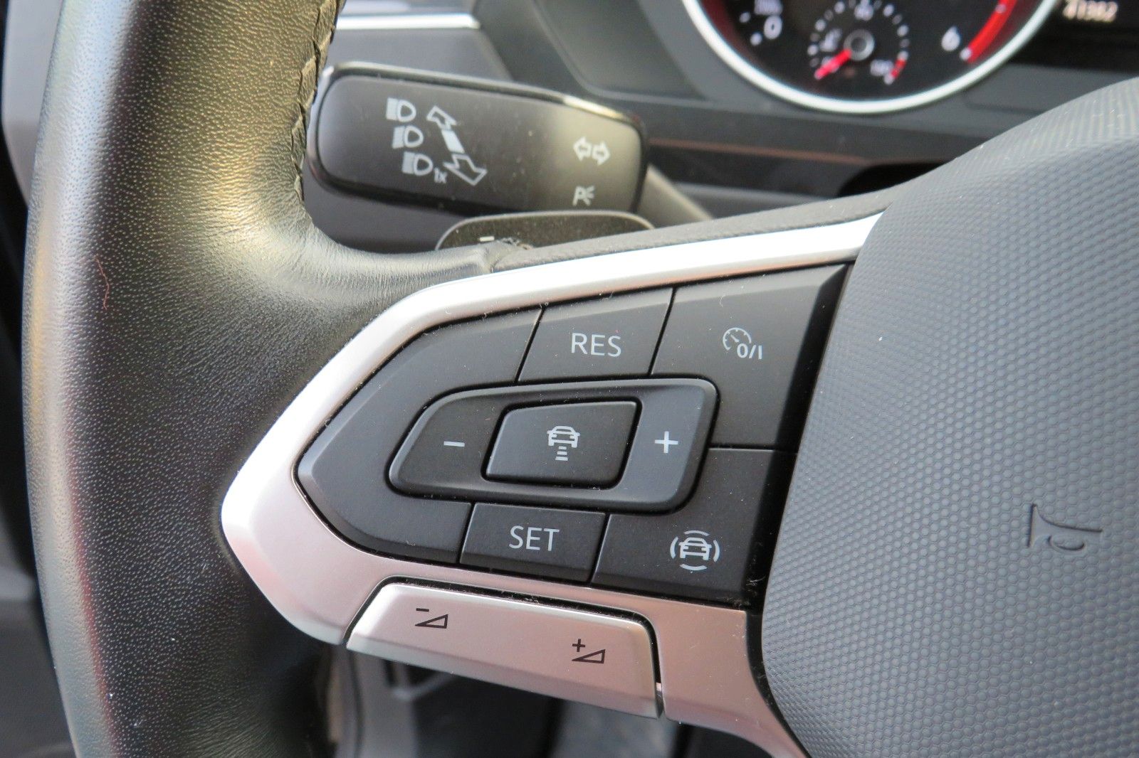 Fahrzeugabbildung Volkswagen Tiguan Life TDI DSG AHK NAVI KAMERA LED ACC GJ