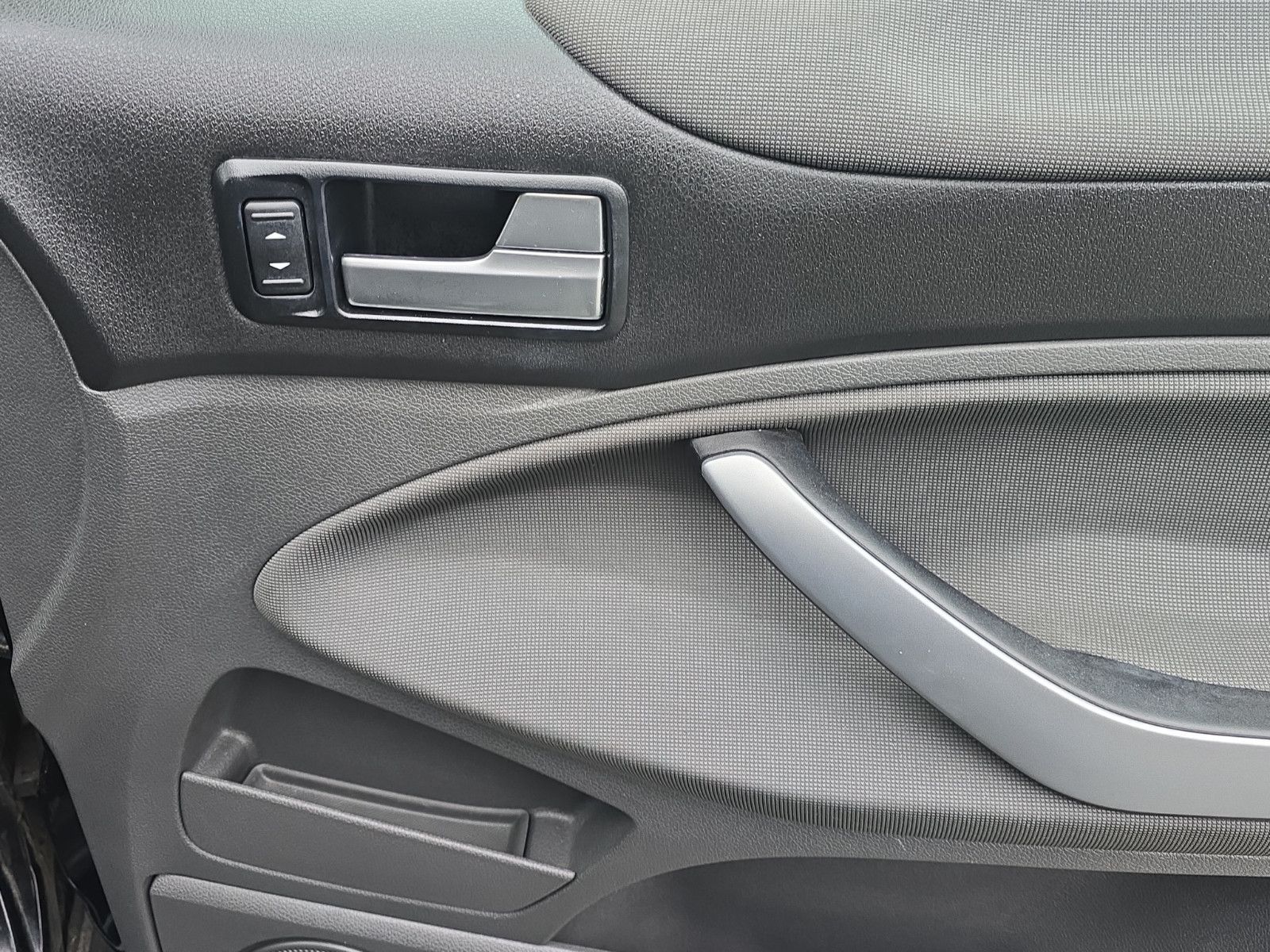 Fahrzeugabbildung Ford Kuga Champions Edition Aus 1.Hand + Voll Service