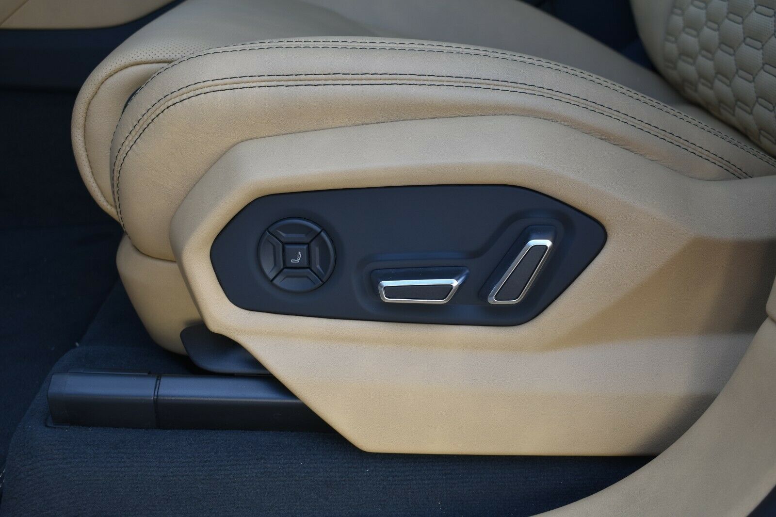 Fahrzeugabbildung Lamborghini Urus LP650 *PANO*VoLL*23*Q-Citura*Mietkauf*