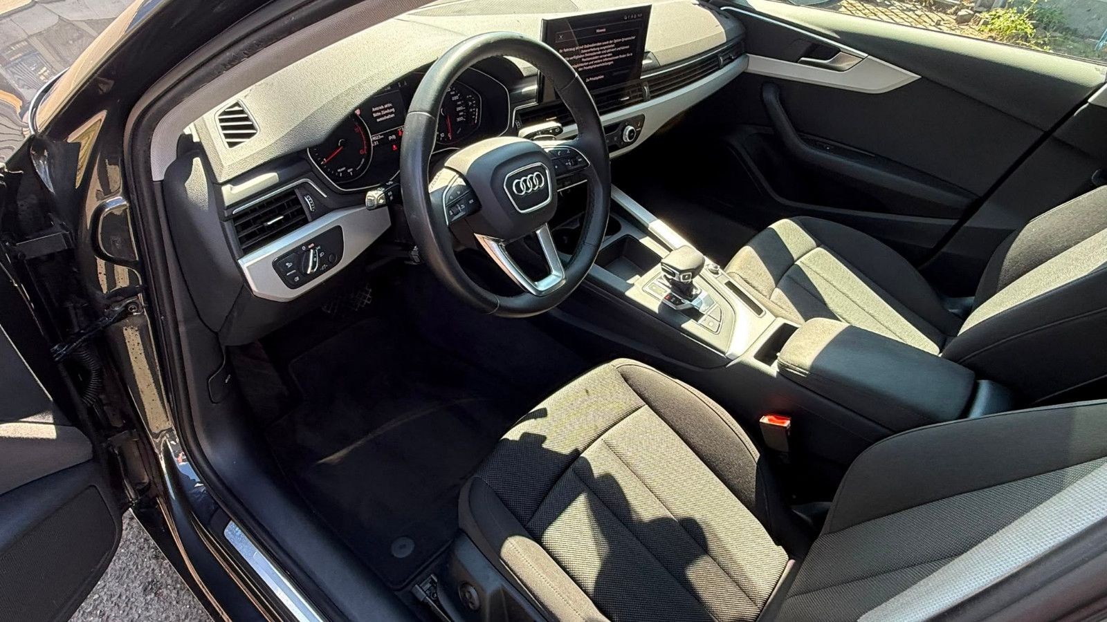 Fahrzeugabbildung Audi A4 Avant 35 TDI basis Panorama Spurhalte