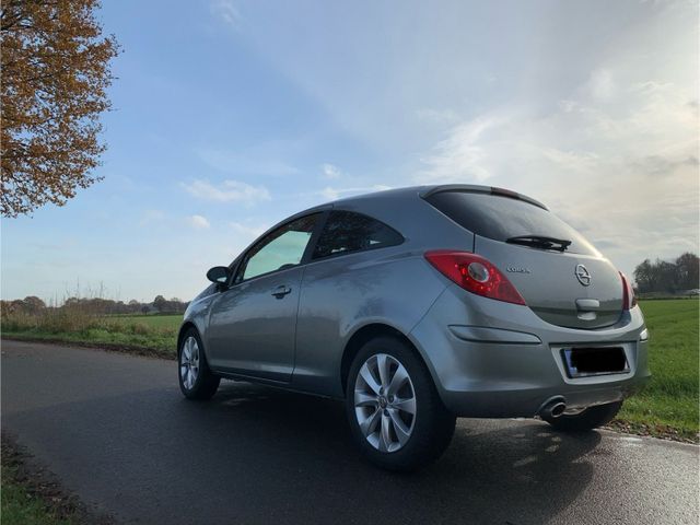 Opel Corsa D 1.4 mit 24.300km