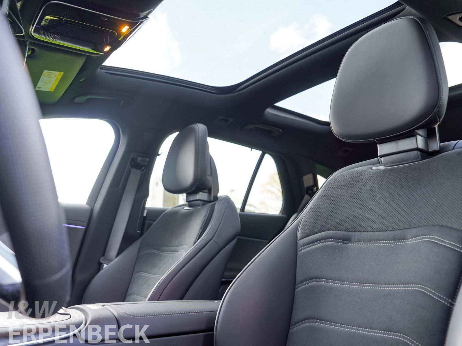 Fahrzeugabbildung Mercedes-Benz E 300de 4M AMG Distronic HeadUp AHK DigitalLight