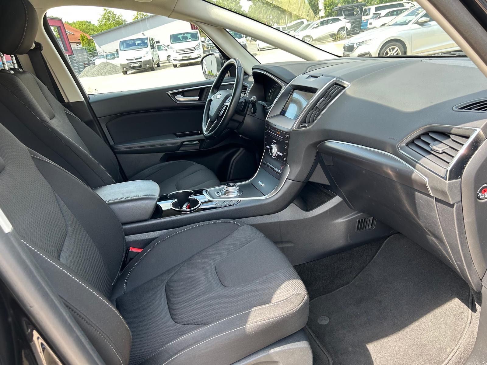 Fahrzeugabbildung Ford S-Max Titanium°7 Sitzer°Automatik°AHK°Kamera°Nav
