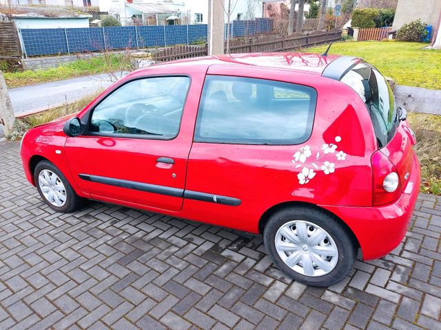 Renault Clio 1,2 l Benziner 44600 km