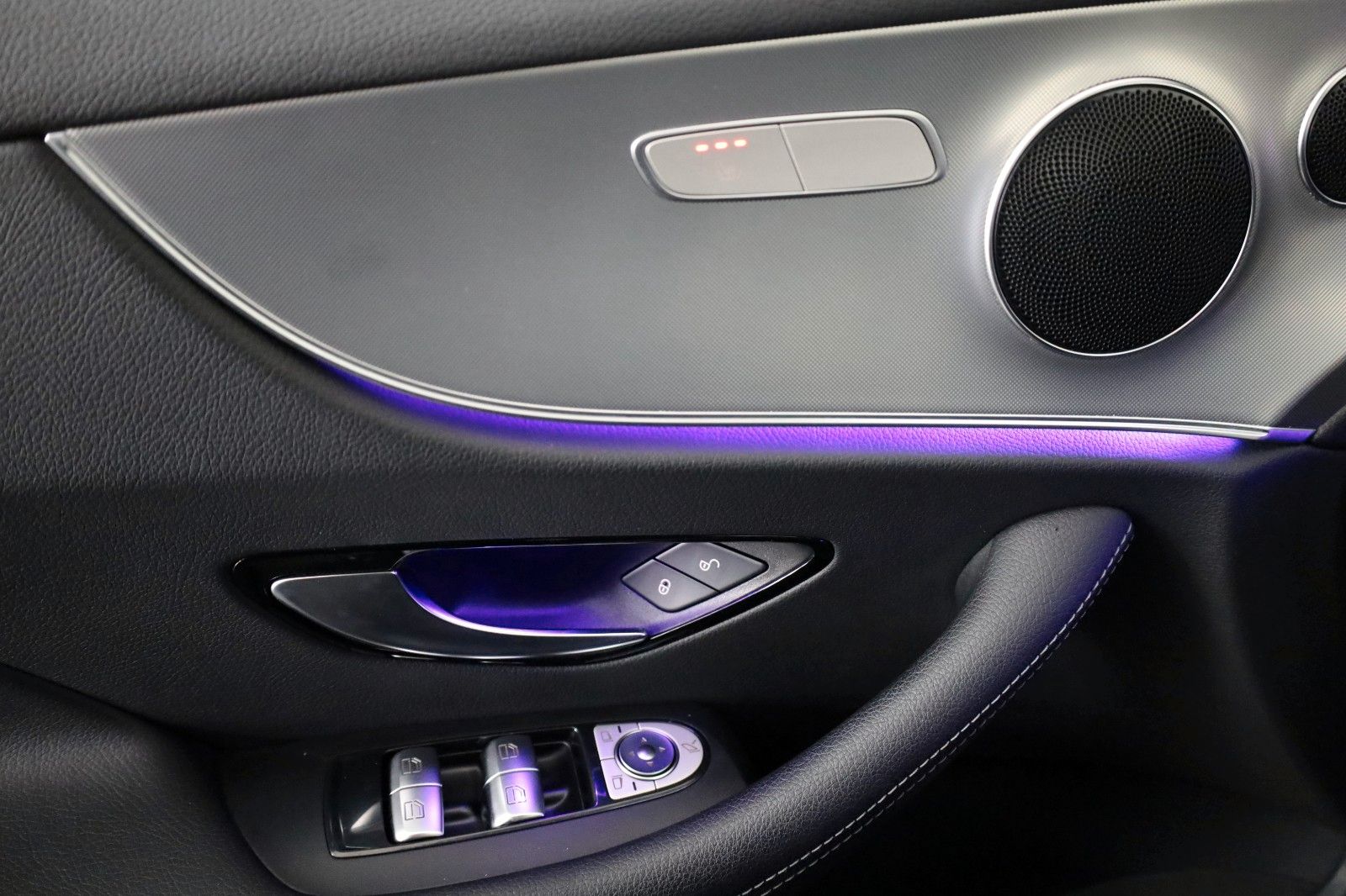 Fahrzeugabbildung Mercedes-Benz E 300 d Coupe,Avantgarde,Panorama,ACC,AHK el,20"