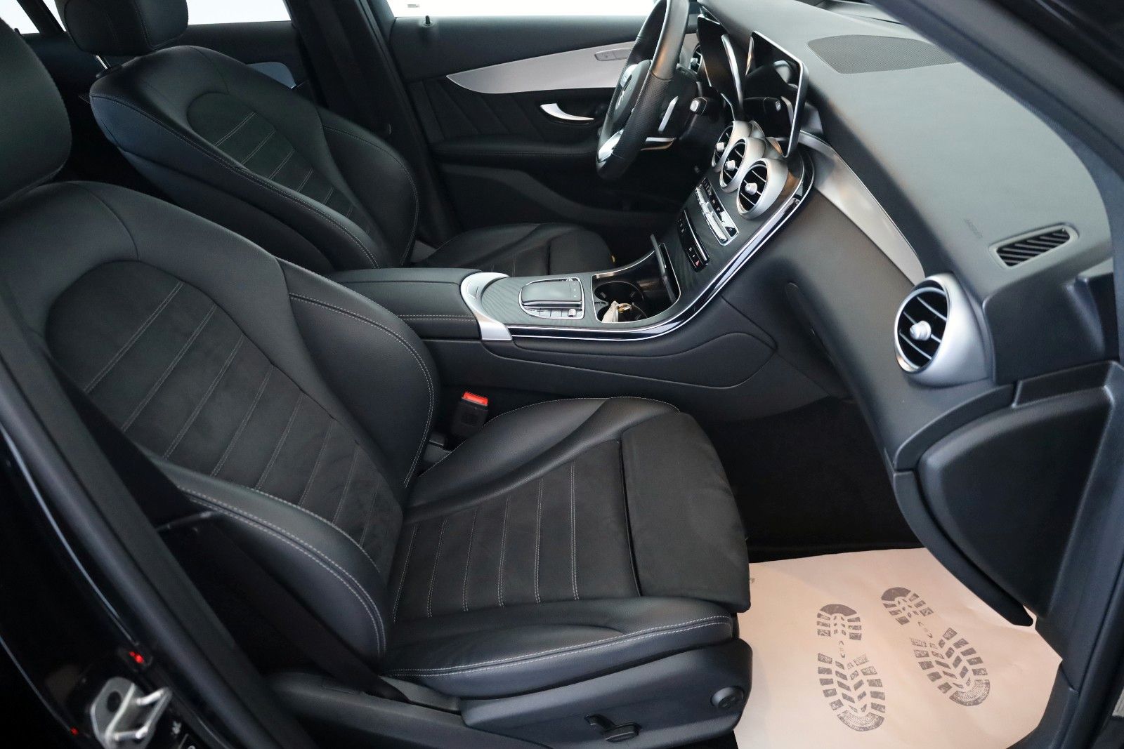 Fahrzeugabbildung Mercedes-Benz GLC 200d AMG Line TLeder,Navi,LED,Night/Park Pak