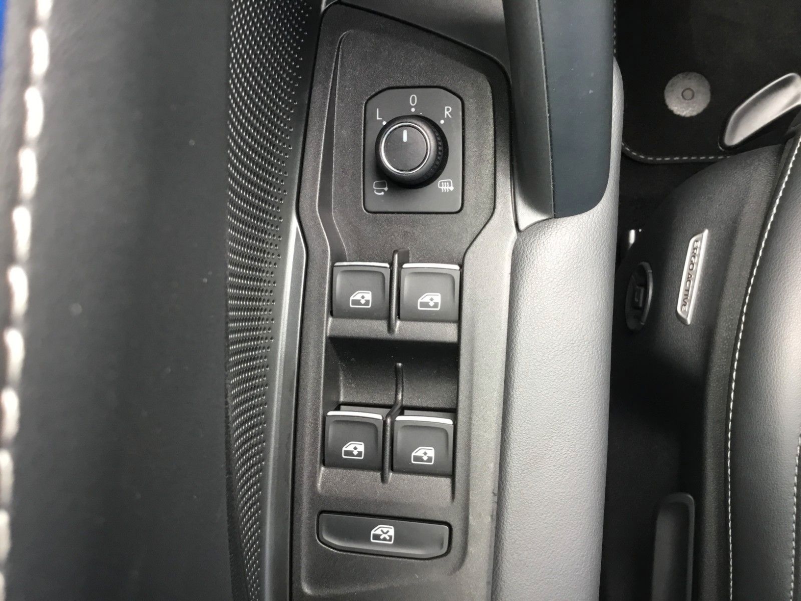 Fahrzeugabbildung Volkswagen Tiguan 2.0 TDI DSG 4M R-Line+AHK+20"+Matrix+Pano