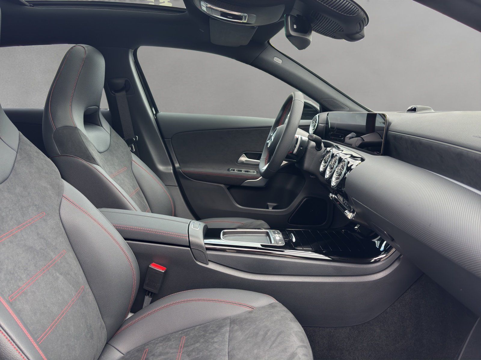 Fahrzeugabbildung Mercedes-Benz A 220 d AMG 360 Distr AHK DigiLight Pano Burme