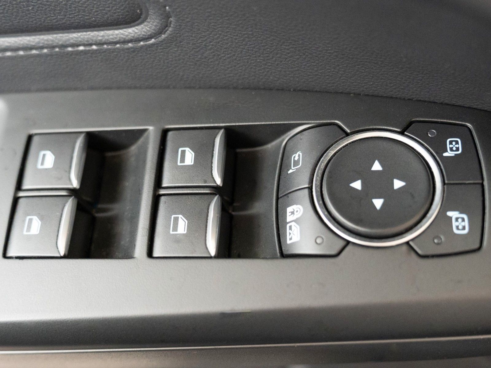 Fahrzeugabbildung Ford Focus Lim. ST-Line X AUTOM./PANO/SITZHZG./KAMERA