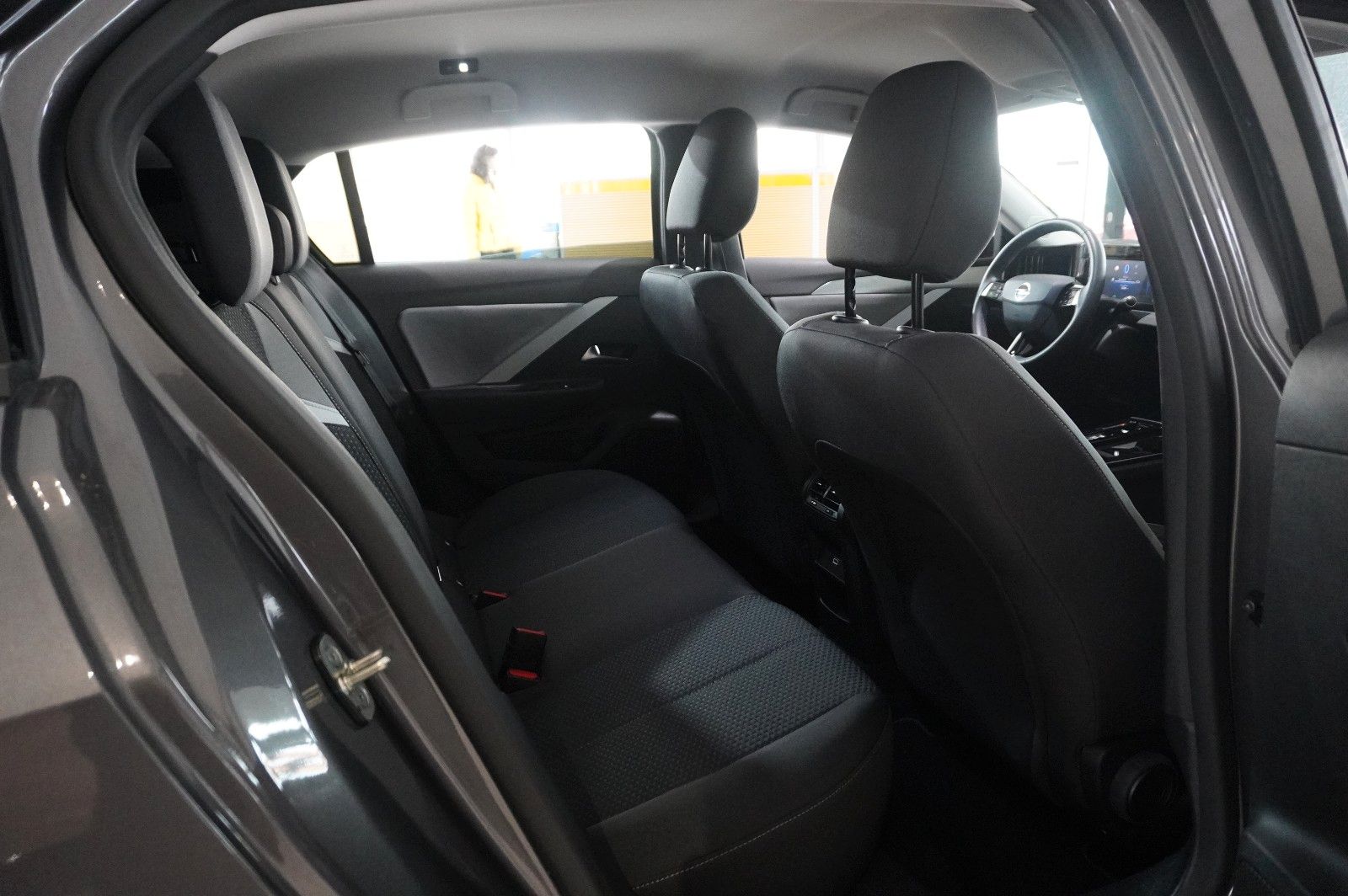 Fahrzeugabbildung Opel Astra L Lim. 1.6 HYBRID BUSINESS NAVI/LED/KAMERA