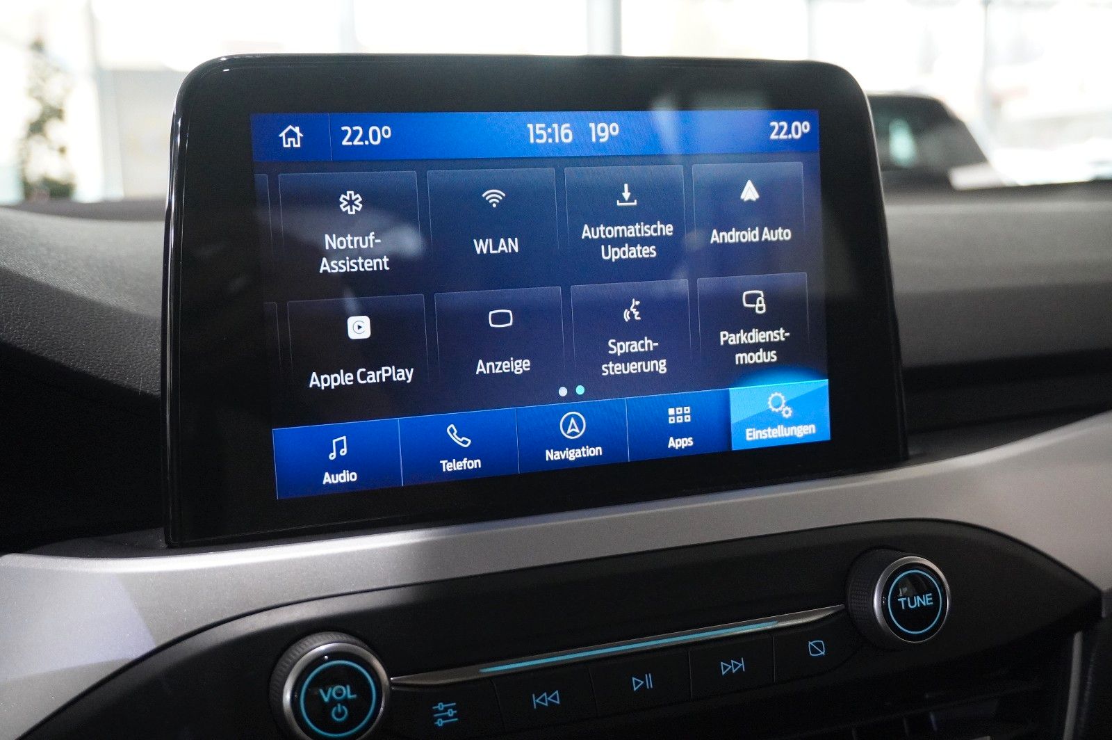 Fahrzeugabbildung Ford Focus Lim. 1.0 COOL & CONN. NAVI/LED/SPORT/SHZ